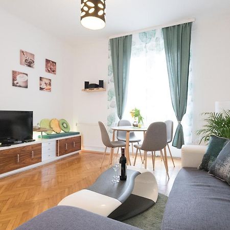 Апартаменты French Balcony - 45M² - Szeneviertel Вена Экстерьер фото
